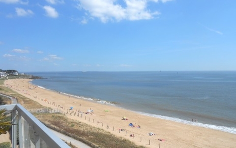 RARE ! DERNIER ETAGE FACE MER sur la PLAGE de BONNE SOURCE