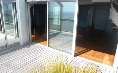 RARE ! DERNIER ETAGE FACE MER sur la PLAGE de BONNE SOURCE