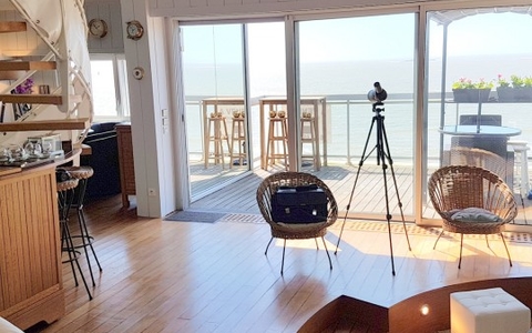 RARE ! DERNIER ETAGE FACE MER sur la PLAGE de BONNE SOURCE