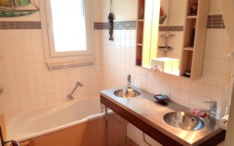 PIRIAC à environ 800 m du PORT et du CENTRE