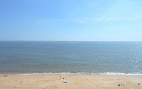 RARE ! DERNIER ETAGE FACE MER sur la PLAGE de BONNE SOURCE