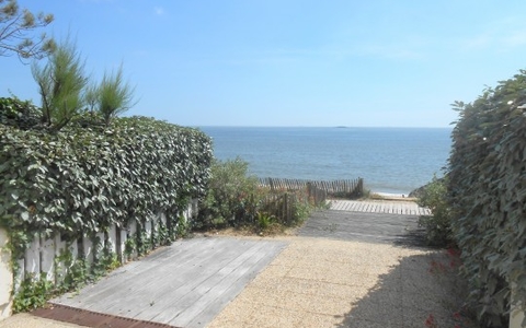 RARE ! DERNIER ETAGE FACE MER sur la PLAGE de BONNE SOURCE