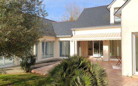 Très proche GUERANDE MAISON 250 m² avec PISCINE couverte chauffée
