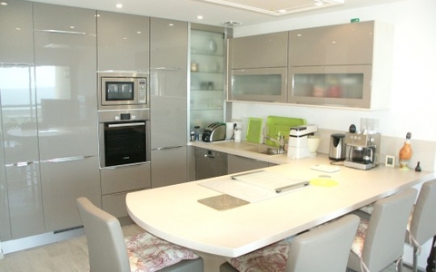 Grand APPARTEMENT 4 PIECES FACE MER