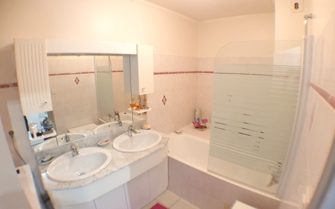 LA BAULE plein CENTRE T3 en TRIPLEX