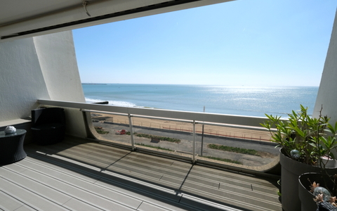 LA BAULE grand T3 FACE MER sur TERRASSE de 14 m²