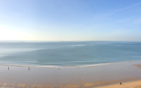 RARE ! DERNIER ETAGE FACE MER avec VUE PANORAMIQUE sur toute la BAIE