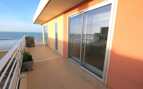 RARE ! DERNIER ETAGE FACE MER avec VUE PANORAMIQUE sur toute la BAIE