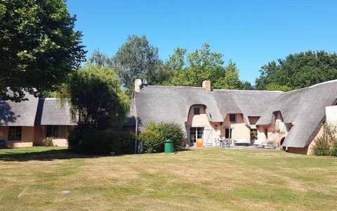 BELLE CHAUMIERE de 340 m² sur PARC de 7254 m²