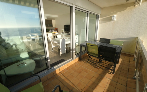 Grand APPARTEMENT 4 PIECES FACE MER