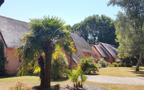 BELLE CHAUMIERE de 340 m² sur PARC de 7254 m²